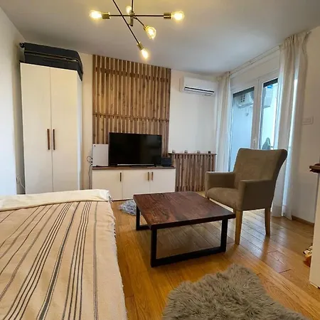 Asj Lux * ノヴィ・サド