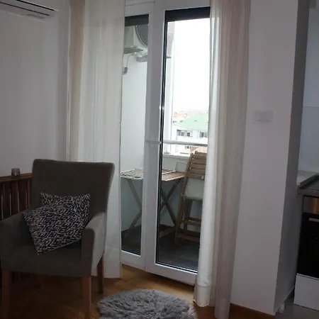 Asj Lux ノヴィ・サド